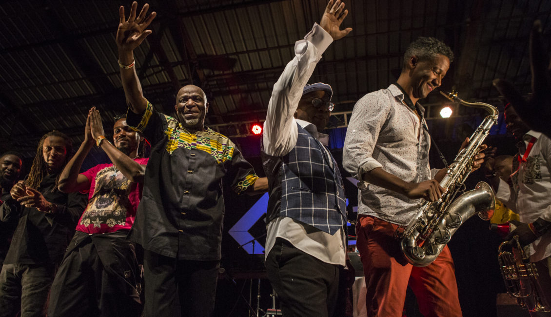 Ray Lema - Hommage à Franco Luambo Makiadi / On entre KO, on sort OK